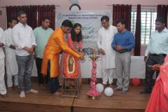 20.JPG-Students-lighting-the-lamp